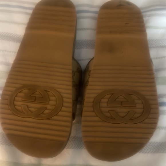 COPY - Men Gucci slides size 8 or a 10 in women. - Picture 2 of 4